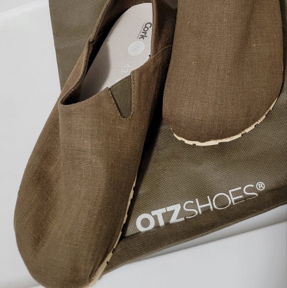 OTZ Linen Slip-on EU43 US10 in olive green color Brand New with Box